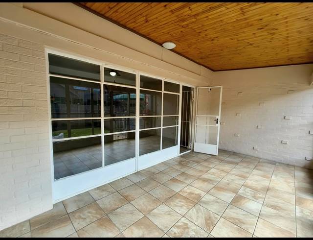 2 BEDROOM APARTMENT TO LET IN THREE RIVERS PROPER
